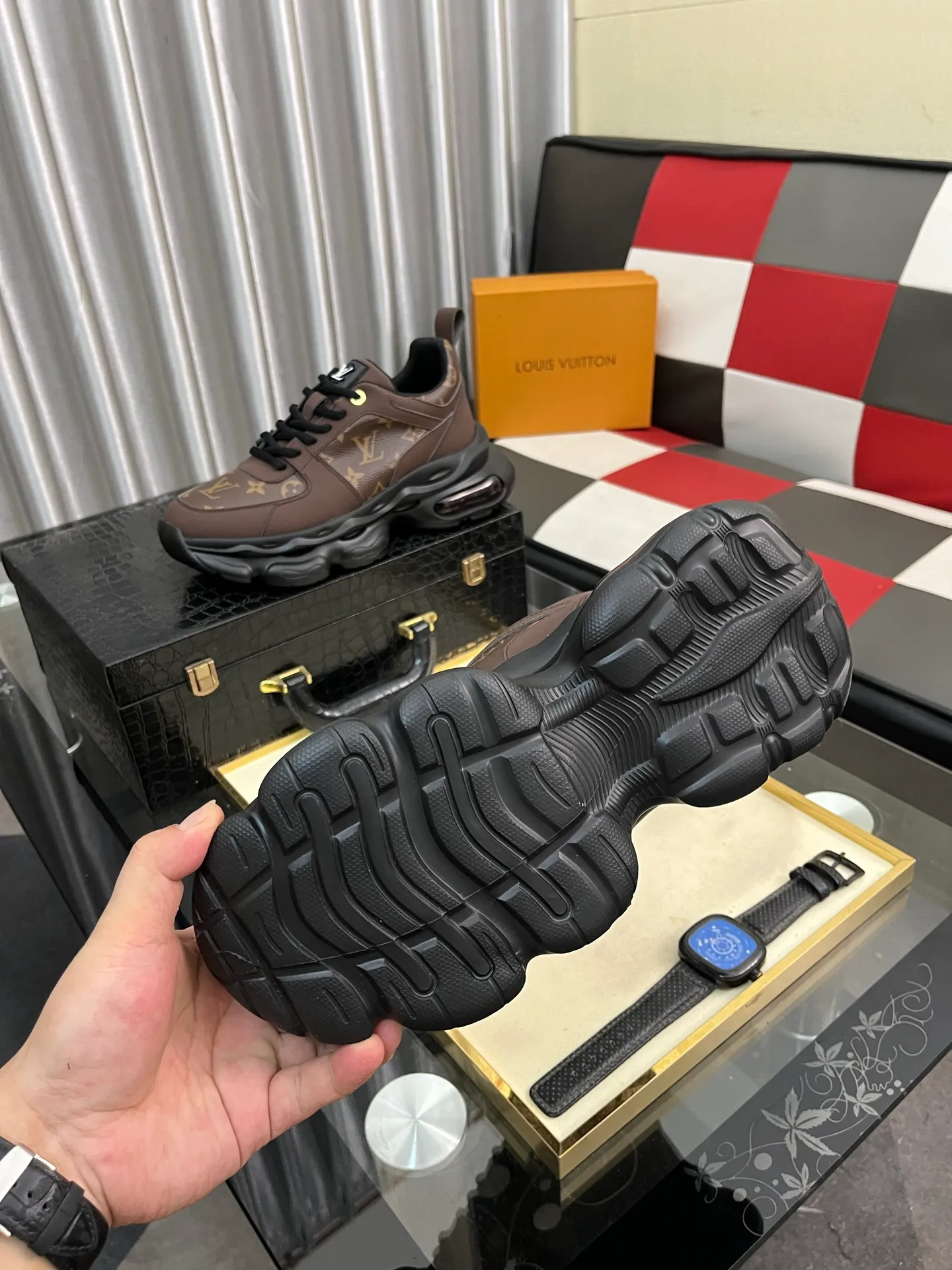 Men's shoes 💰458⌚️⌚️LV Louis Vuitton. The latest trendy casual shoes are popular in physical stores in sizes 38-44. New spring and summer comfortable imported custom original cowhide, unique jacquard fabric element design. Paired with sheepskin lining, Lv original bottom, [taiyang][taiyang] high-end packaging and high quality💪Details determine the quality, you can enter and leave the counter at will, welcome to compare🇮🇹